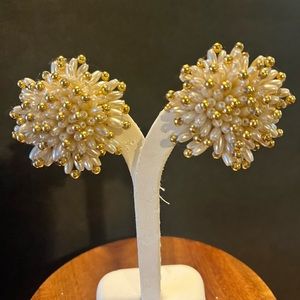 Gold tone and pearl 80’s retro clip on earrings.